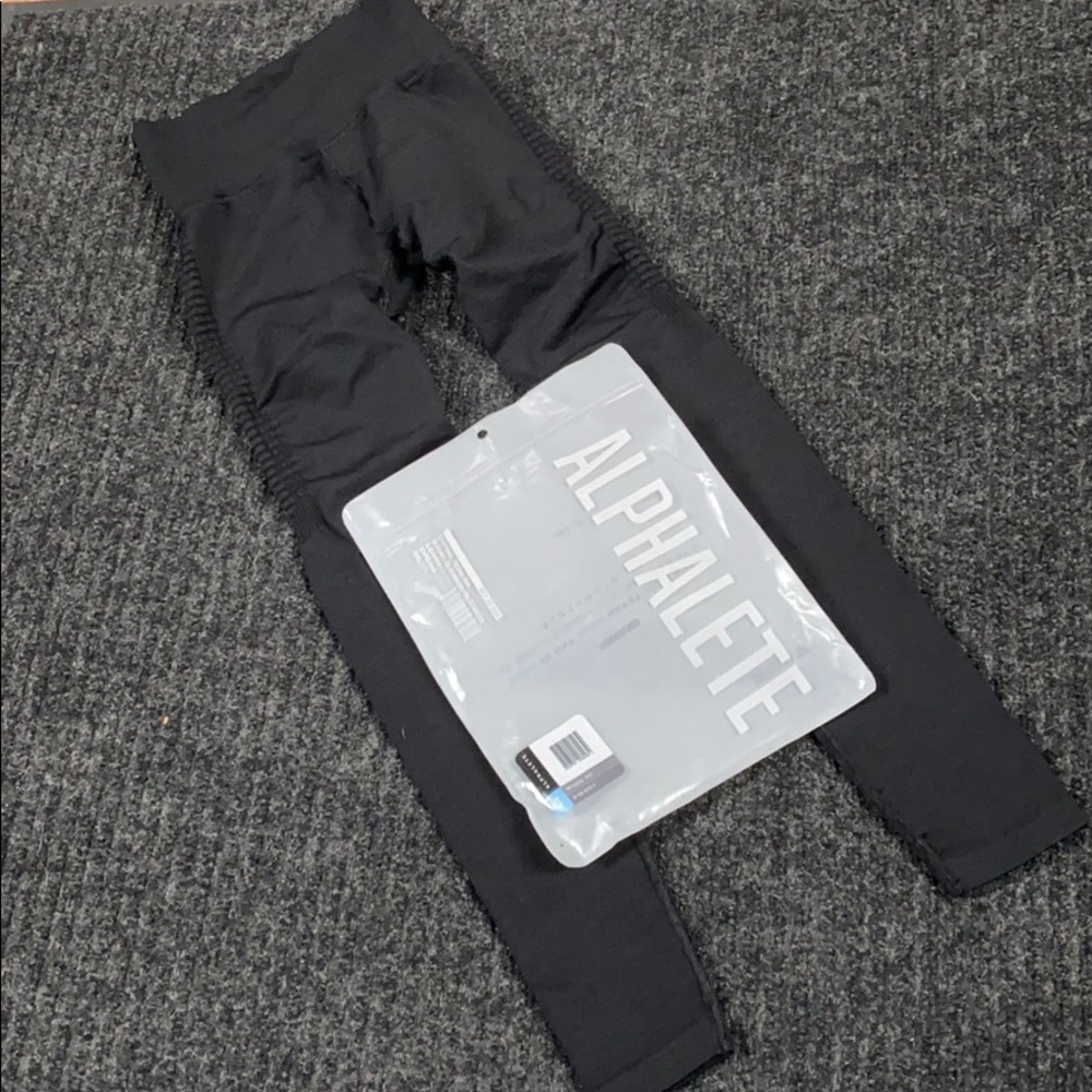 BRAND NEW alphalete leggings.